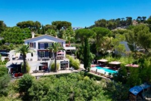The adress Cassis